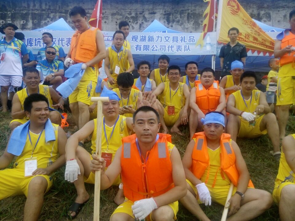 2015年6月“觀瀾杯”龍舟賽，新力公司河上風(fēng)雨競龍舟